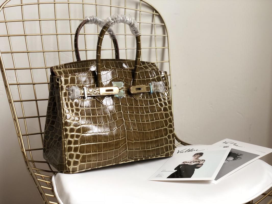 How To Tell An Authentic Designer Handbag From A Replica